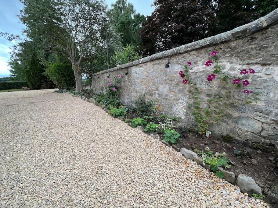Quaint Self Contained Cottage Near Edinburgh. Loanhead Екстериор снимка