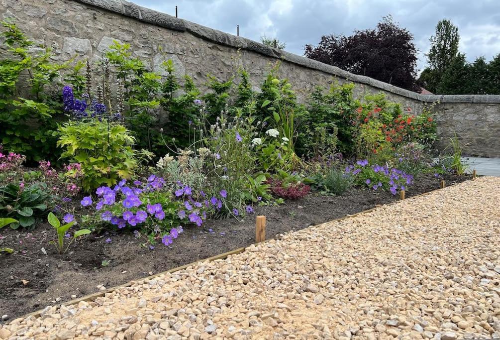 Quaint Self Contained Cottage Near Edinburgh. Loanhead Екстериор снимка